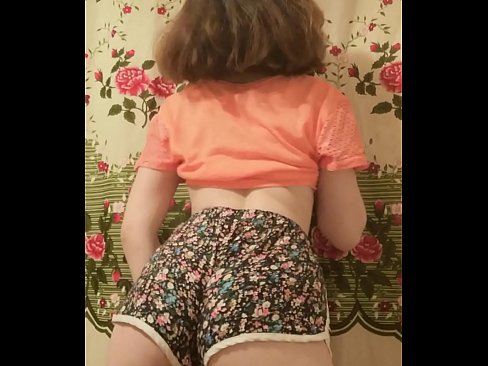 ❤️ 섹시한 젊은 아기 스트립 떨어져서 그녀의 반바지 에 카메라 포르노 ko.mysexgamer.ru에서 ﹏